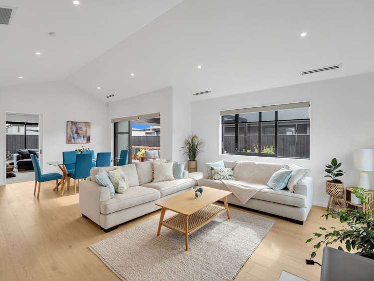 19 Guinevere Drive Lincoln_2