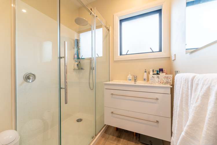 20 Le Cren Street Seaview_11