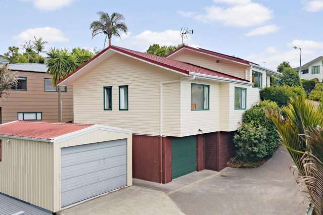 FREEHOLD FAMILY-FRIENDLY LAYOUT & LOW MAINTENANCE