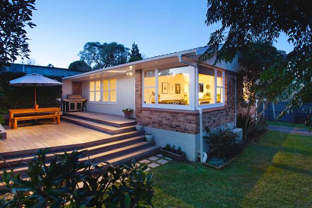 Private, Sunny & Superb Remuera Location