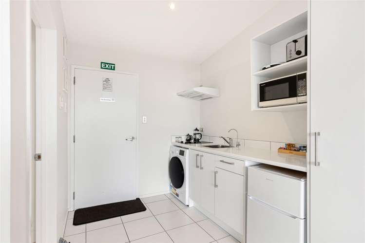 5,7 and 8/27 Marine Parade Carters Beach_18