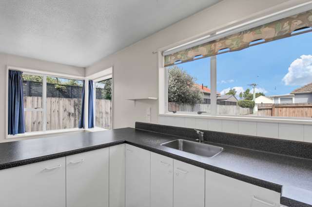 2/86 Aorangi Road Bryndwr_2