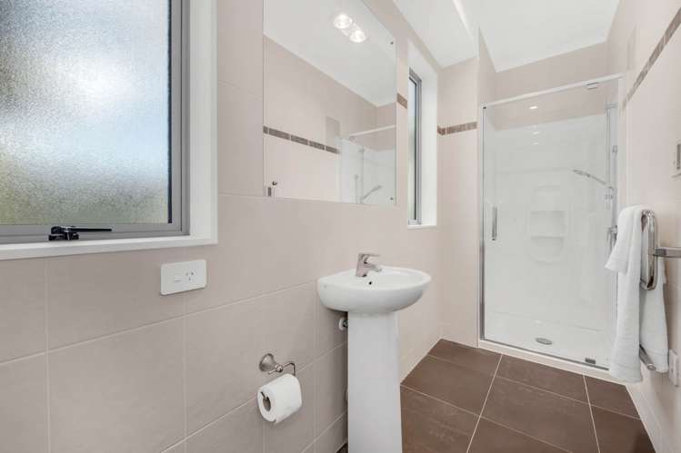 27 Pine Harbour Parade Beachlands_26