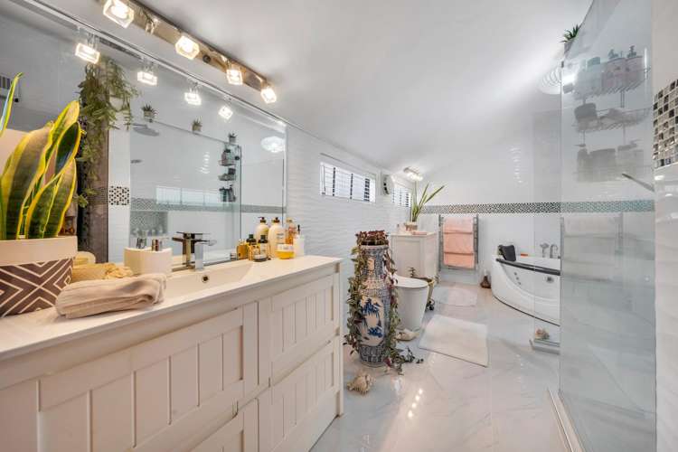 34 & 36 Opou Road Titirangi_19