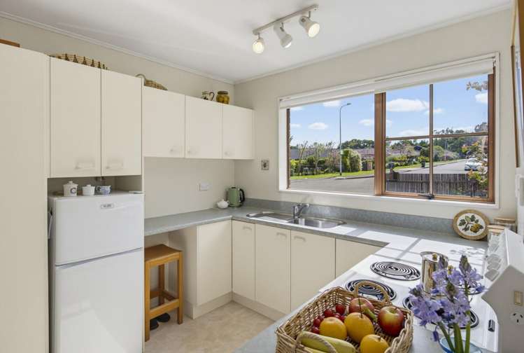 15a Te Maku Grove Waikanae_18