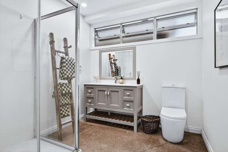 2/24 Napier Road Hilltop_13