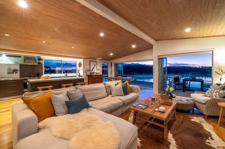 72 The Esplanade Oneroa_11