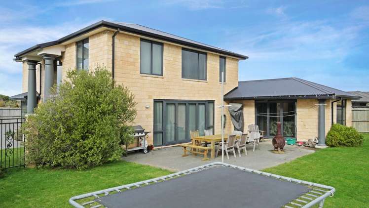 16 Kingsbridge Drive Burwood_15