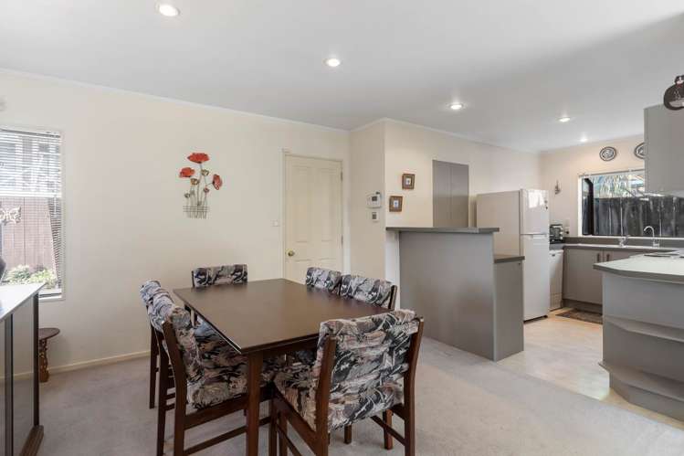 2/65 Sturges Road Henderson_6