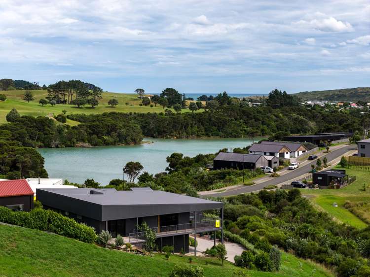 21 Maataitai Road Raglan_6