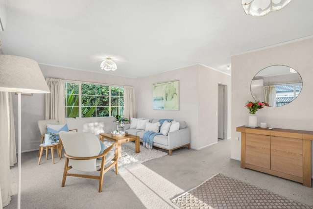 11/169 Whites Line East Waiwhetu_3