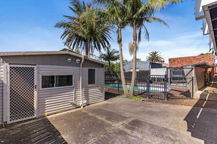 17 Vodanovich Road Te Atatu South_21