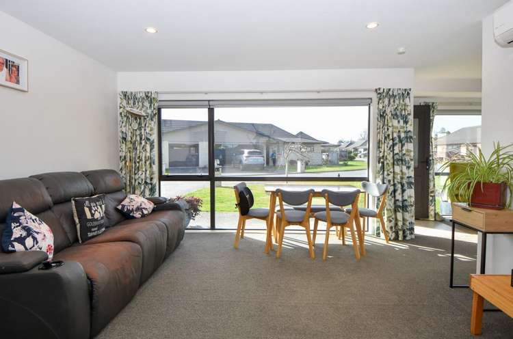 37 Ashmore Park Road Carterton_10