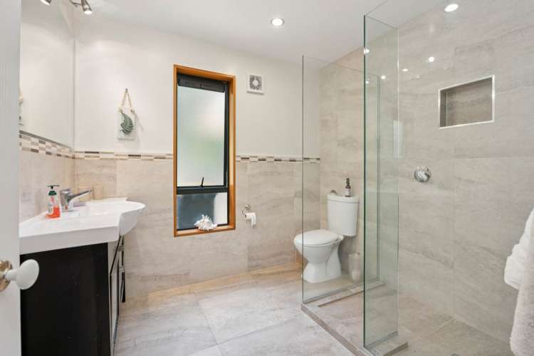 31 Attwood Road Paremoremo_14