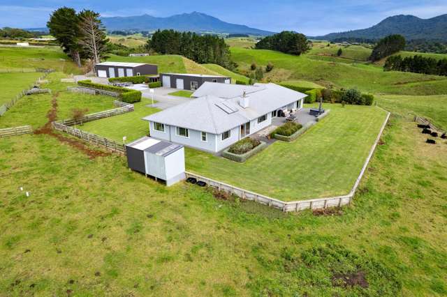 LIFESTYLE LIVING WITH MOUNTAIN & SEA VIEWS