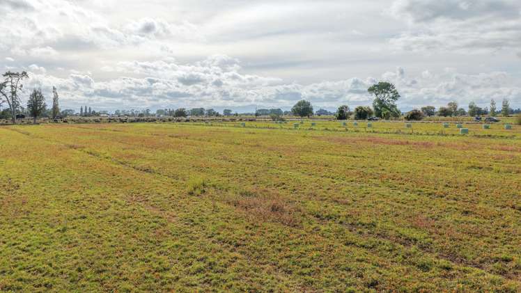 33 and 92 Back Miranda Road Waitakaruru_12