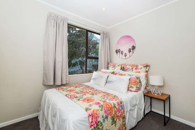 12 Halloran Place Massey_10