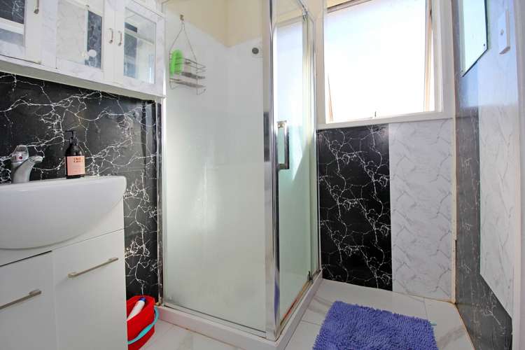 2/4 Espada Place Clover Park_8