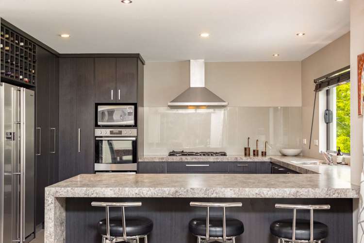 9 Leonards Road Mangaroa_8