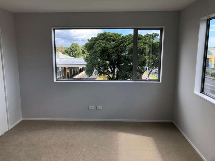 1/11 Ray Small Drive Papakura_3