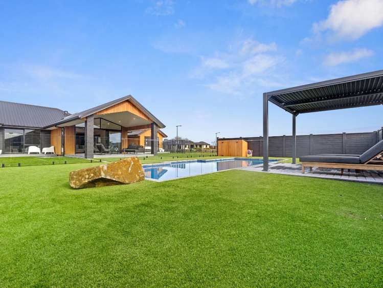 83 Sunline Drive Leamington_25