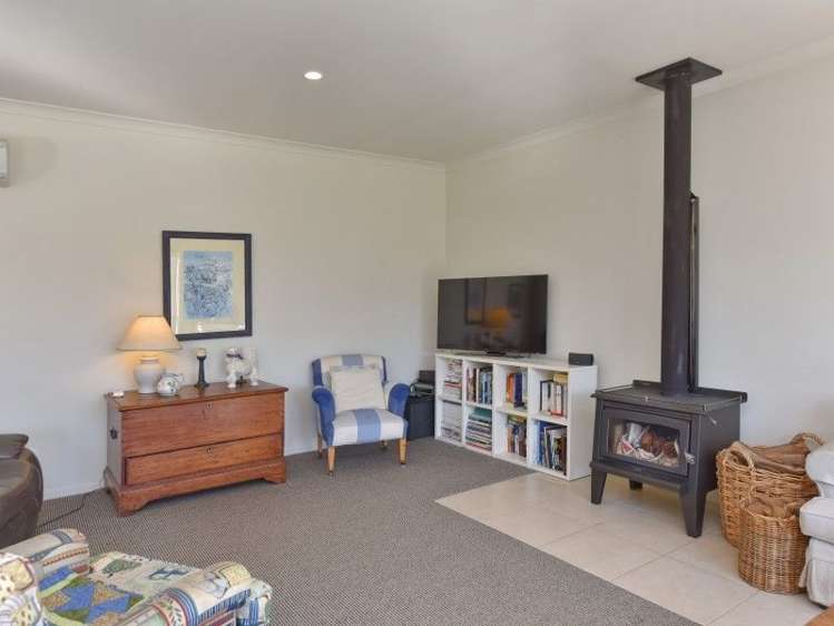 2 Elm Grove Amberley_7