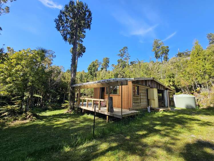 215 Clifton Road Kaiata_6