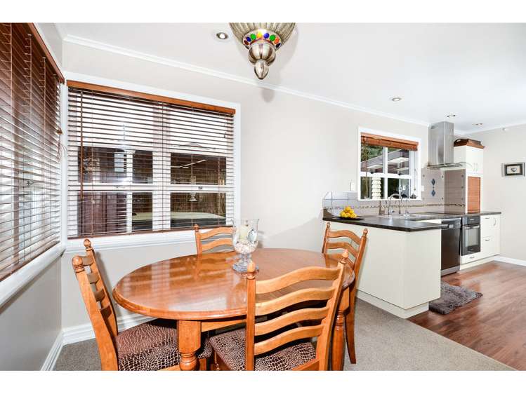 69 Royal Road Massey_5