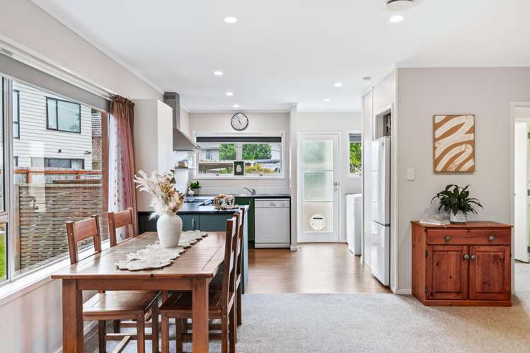 2/4 Illana Place Ranui_9