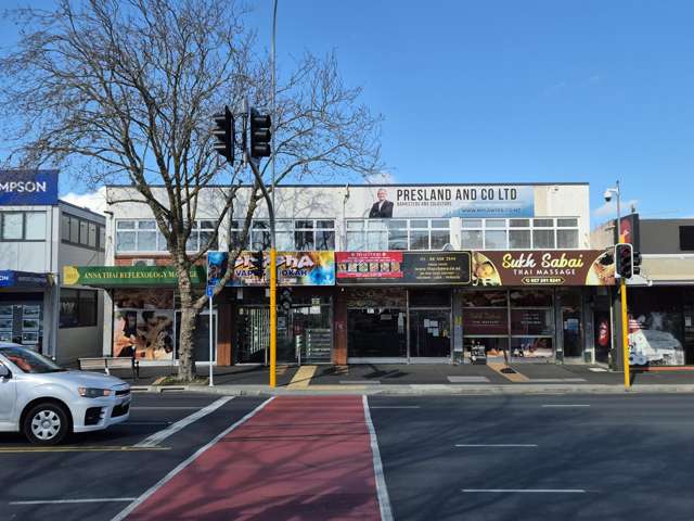 Affordable office with Waitākere views
