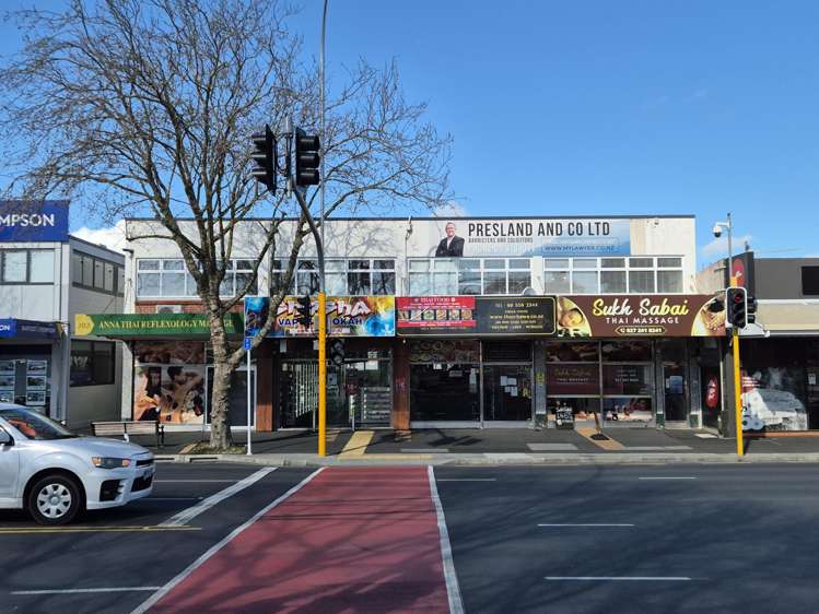 Level 1/208 West Coast Road Glen Eden_0