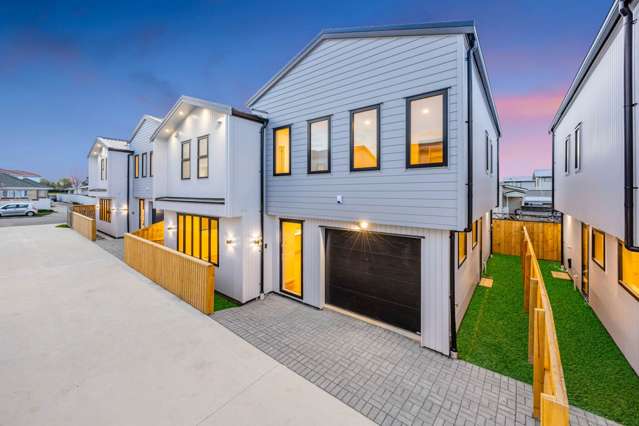 Freehold Freestanding Home – Ideal for Families