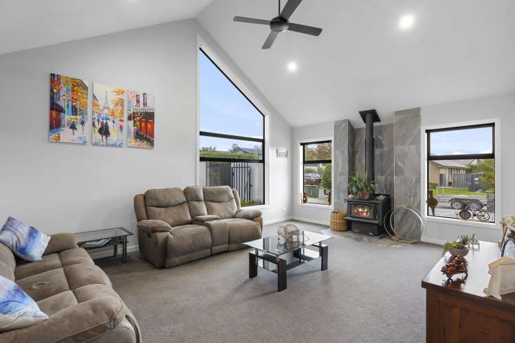 27 Carnaveron Drive Lincoln_13