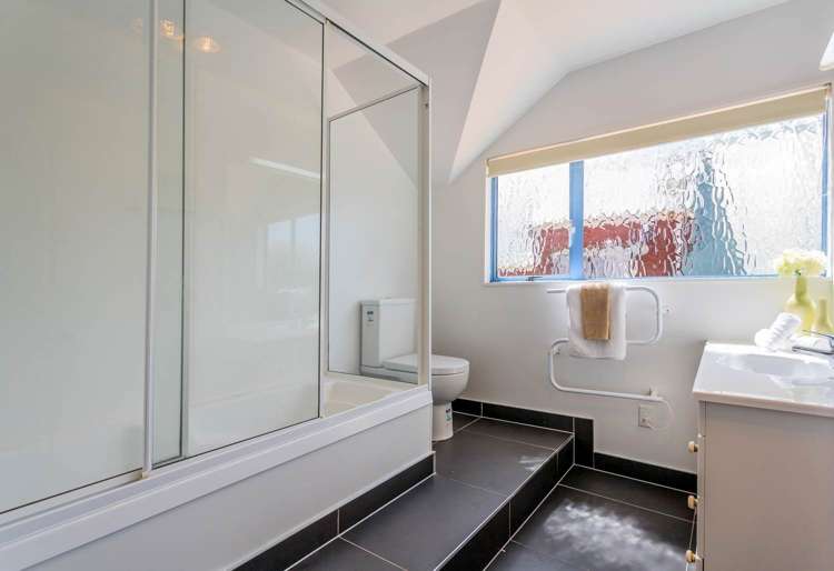 83 Old Lake Road Narrow Neck_15