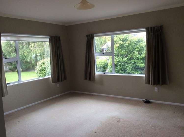 8 Eaton Crescent Otamatea_13