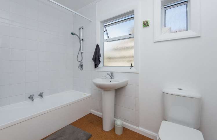 24 Jenner Road Toi Toi_9