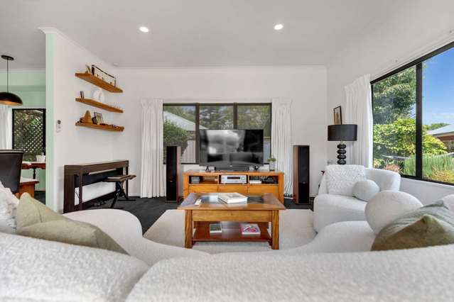 Stylish Interiors and Private Outdoor Retreat!