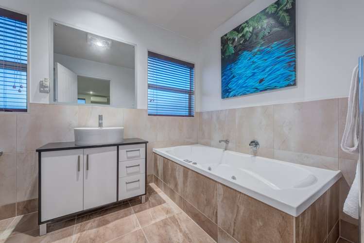 57 Pine Harbour Parade Beachlands_18