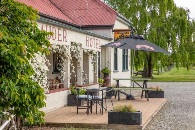 Lauder Hotel - Options Aplenty