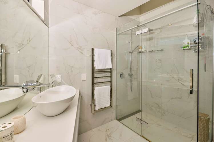 4b Beach Road Castor Bay_19