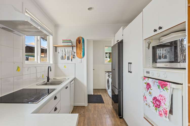 58 Vodanovich Road Te Atatu South_8