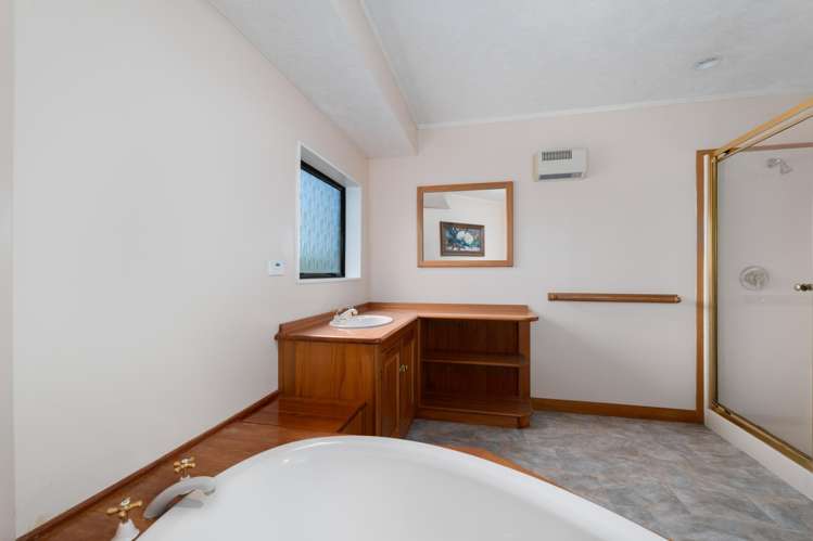 22 Fairbourne Drive Fairhall_9