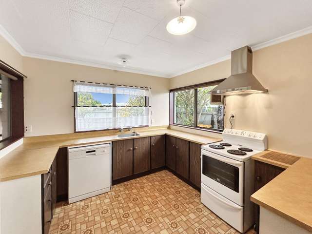 81 Herbert Avenue 10922_3