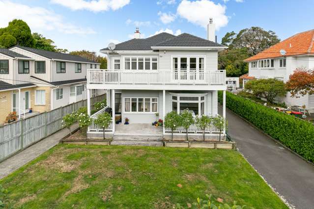 Fully furnished, warm 2 bedroom home