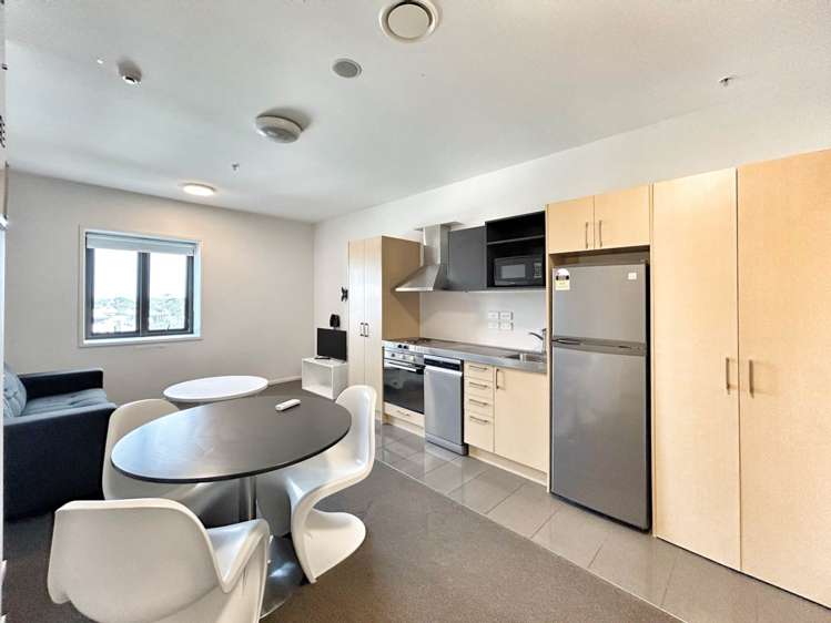 608/17 Putney Way Manukau_4