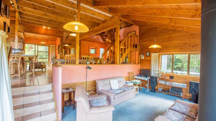 20 La Trobe Track Karekare_12