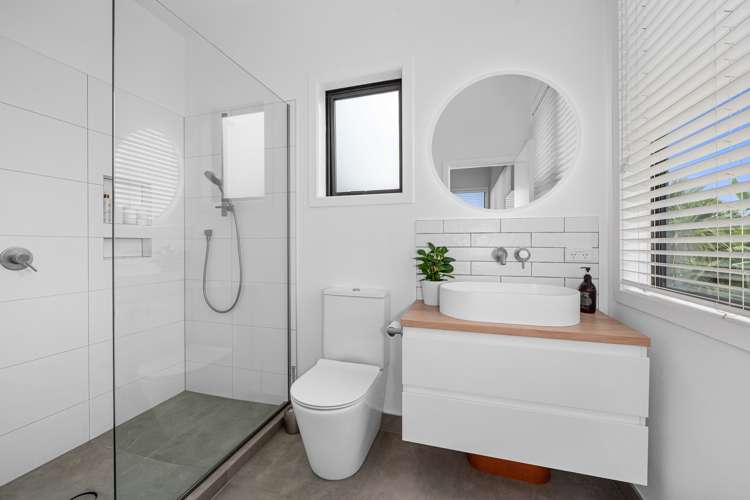 25 Mayfair Crescent Mairangi Bay_20