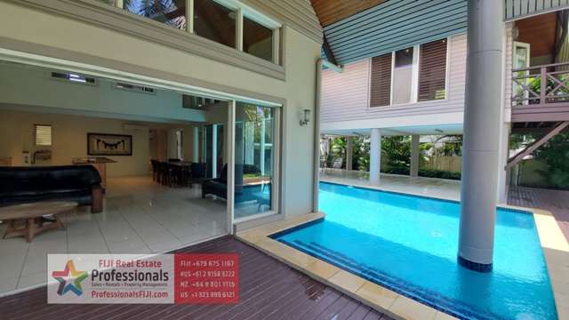 FULLY FURNISHED REMODELED 2-STOREY ENTERTAINER'S HOME ON THE GOLF COURSE - WITH HUGE POOL!