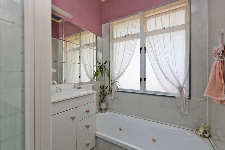 406 Willowpark Road South Akina_8