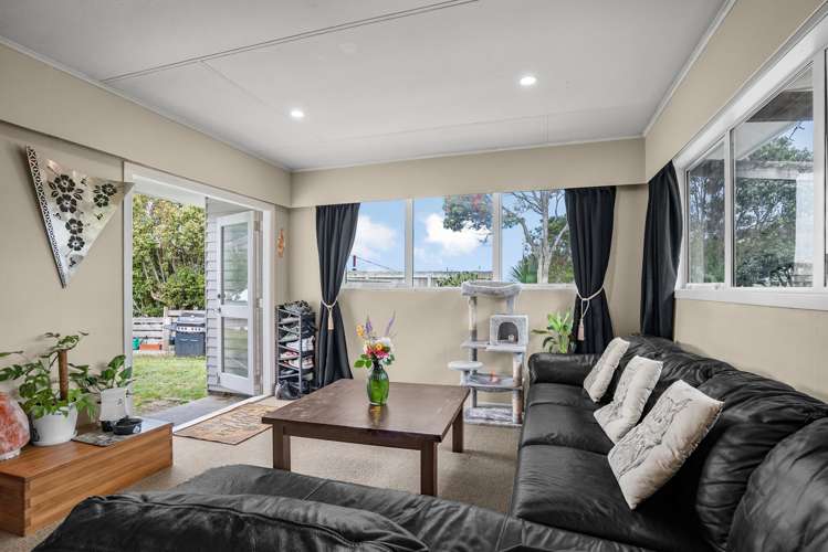 218 Dowse Drive Maungaraki_3